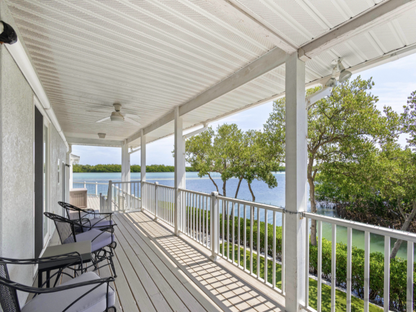 Waterfront Retreat with 4 Bedrooms in Longboat Key